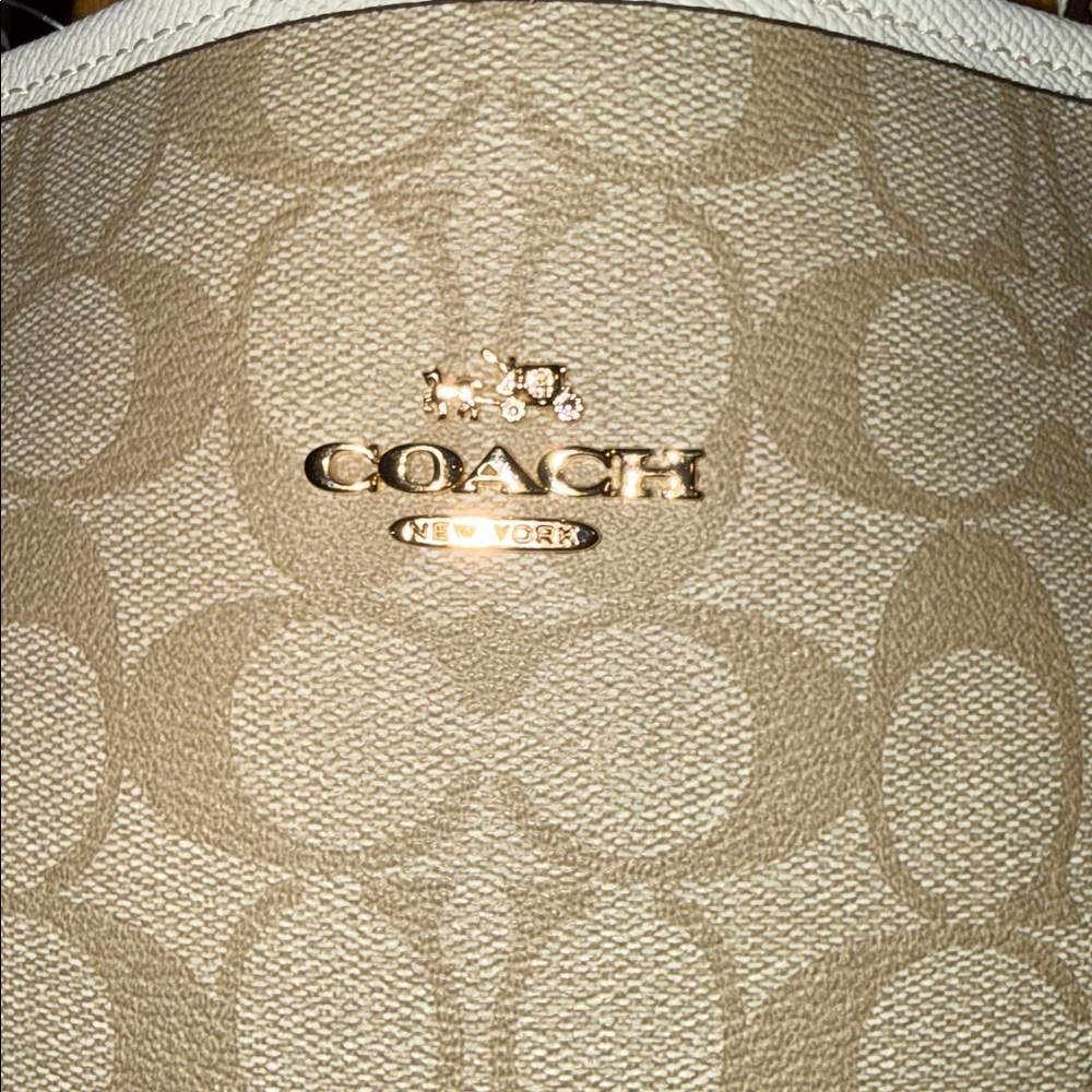•COACH•WHITE & BEIGE REVERSIBLE CITY TOTE IN SIGNATURE “C” CANVAS & LEATHER EUC - Picture 5 of 16